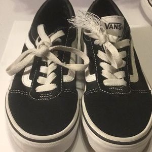 Vans off the wall girl SZ 1 black white sneakers